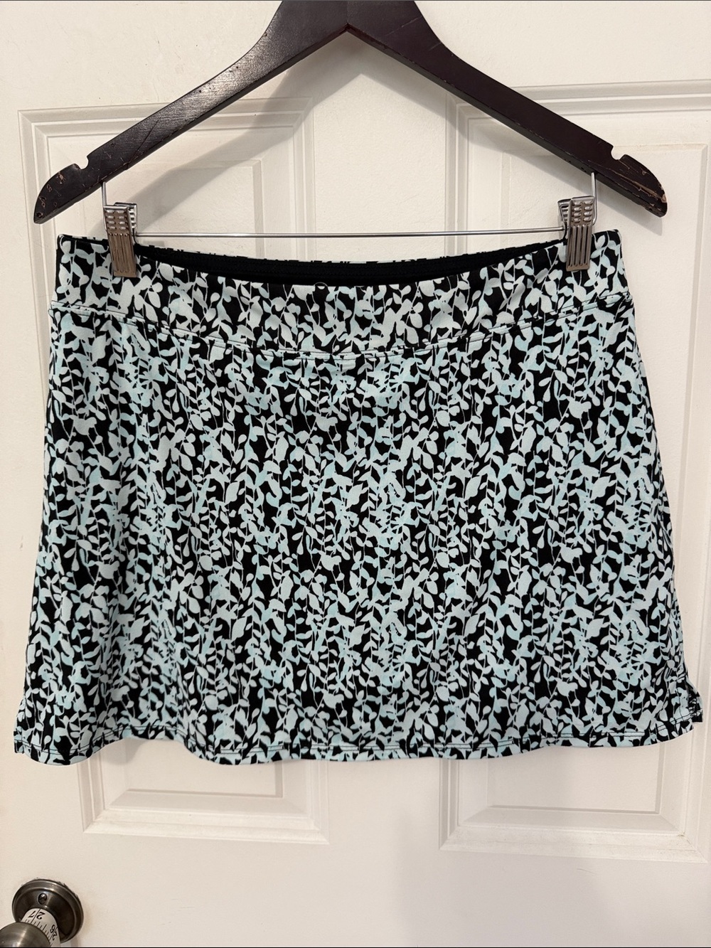 Tranquility by Colorado Clothing Black & Blue Leaf-Print Skort Skirt size medium